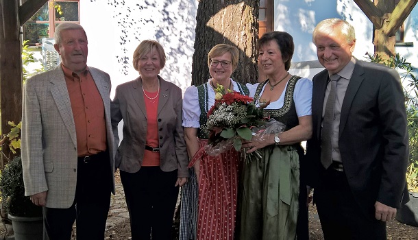 Ehrungen beim AWO Ortsverein Alteglofsheim - Das Bild zeigt die Geehrten des AWO Ortsvereins Alteglofsheim mit Kreisvorsitzender Olga Wesselsky, Ortsvorsitzende Sophie Popp und Bürgermeister Herbert Heidingsfelder